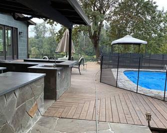 Guest Pool House on Riverfront Estate Inside Molalla State Park - Canby - Piscina