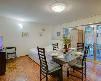 Studio Saturno 23 in the city center - Happy Rentals - Sauze d'Oulx - Dining room