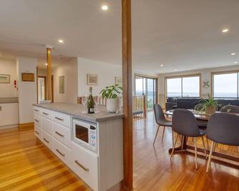 Lazy Wave Beach House - Binalong Bay - Comedor