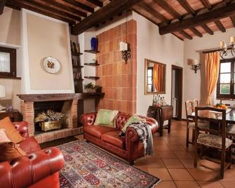 Montorio - Монтепульчіано - Вітальня