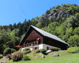 Beautiful restored farmhouse in the heart of the Aravis - Le Bouchet-Mont-Charvin - Edificio