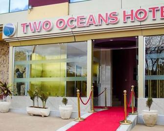 Two Oceans Hotel-Voi - Voi - Gebouw