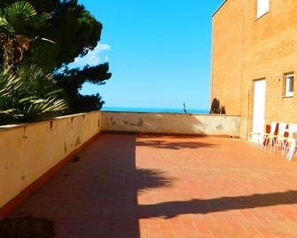 Apartment With Panoramic Terrace - Tortoreto - Balcony