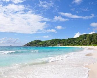 Modern Accommodation- Near Spectacular Beaches - Anse Royale - Strand