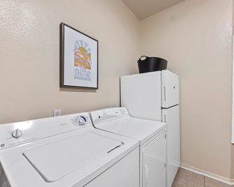 Work Play Stay - Downtown Sacramento Convention & Golden1 Center - Large Studio - Sacramento - Tvättstuga