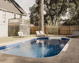 Sleeps 6 - Private Pool - Lake Views - End of the Road Lakehouse - Vicksburg - Pool
