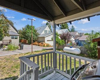 Charming Downtown Mccloud Retreat By RedAwning - McCloud - Balcón