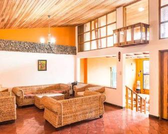 Villa La Trinidad - San José - Lobby