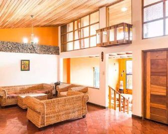 Villa La Trinidad - San José - Lobby