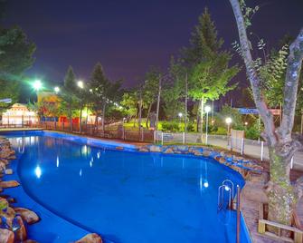 Sungbochon Youth Hostel - Hostel - Mungyeong - Pool