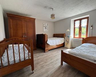 Charming traditional farmhouse, relaxation and nature - Taintrux - Habitación