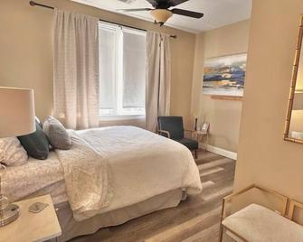 Montgomery Cozy Cultural Hub downtown walkable .. sleeps 15 - Montgomery - Bedroom