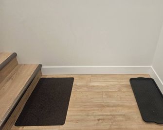 Modern Private Suite Fast Wifi Parking Quiet Stay - Prince George - Kuchyň