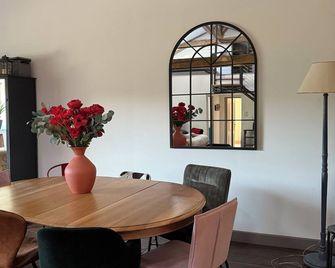 Gite Le Patio Bleu - Saint-Romain - Dining room