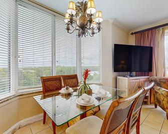 Classy lakefront condo, w/ shared pool, hot tub, & fitness center - near Disney - Lake Buena Vista - Comedor