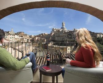 هوتل ألما دوموس - سينا - شرفة