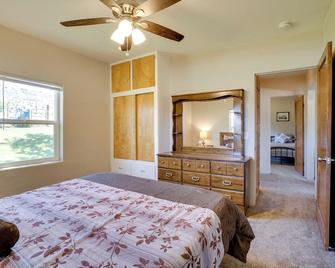 Charming Emmett Home w/ Patio - 14 Mi to Reservoir - Emmett - Bedroom