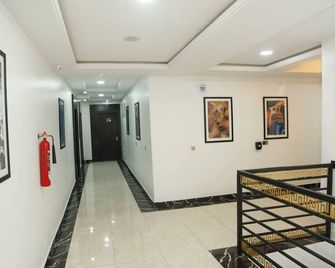 Deluxe Luxurious Room - Pool - Spa - Gym - Parking - Lagos - Hallway