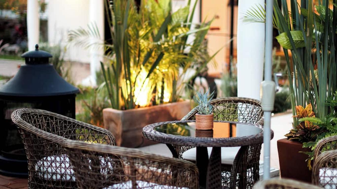 Casa Bonita Hotel & Cocina