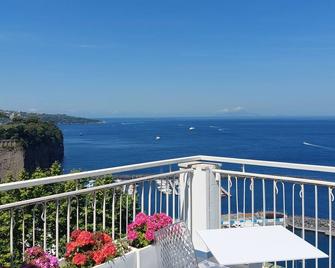 Hotel Klein Wien - Piano di Sorrento - Balkon