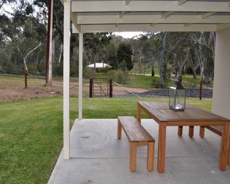 Sir Walter's Cottage at Hughes Park - Watervale - Patio