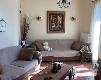 Arahova Cozy Apartment - Arachova - Wohnzimmer