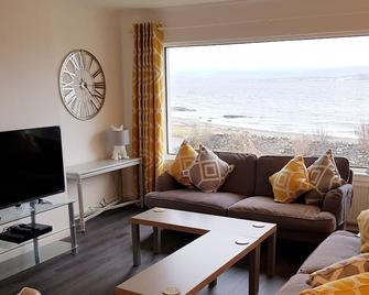 Beautiful 10 Person Modern Bungalow In Bruichladdich With Stunning Views - Isle of Islay - Huiskamer