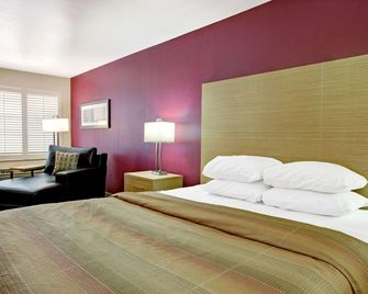 رمادا ليمتد سان فرانسيسكو إيربورت - سوث سان فرانسسكو - غرفة نوم