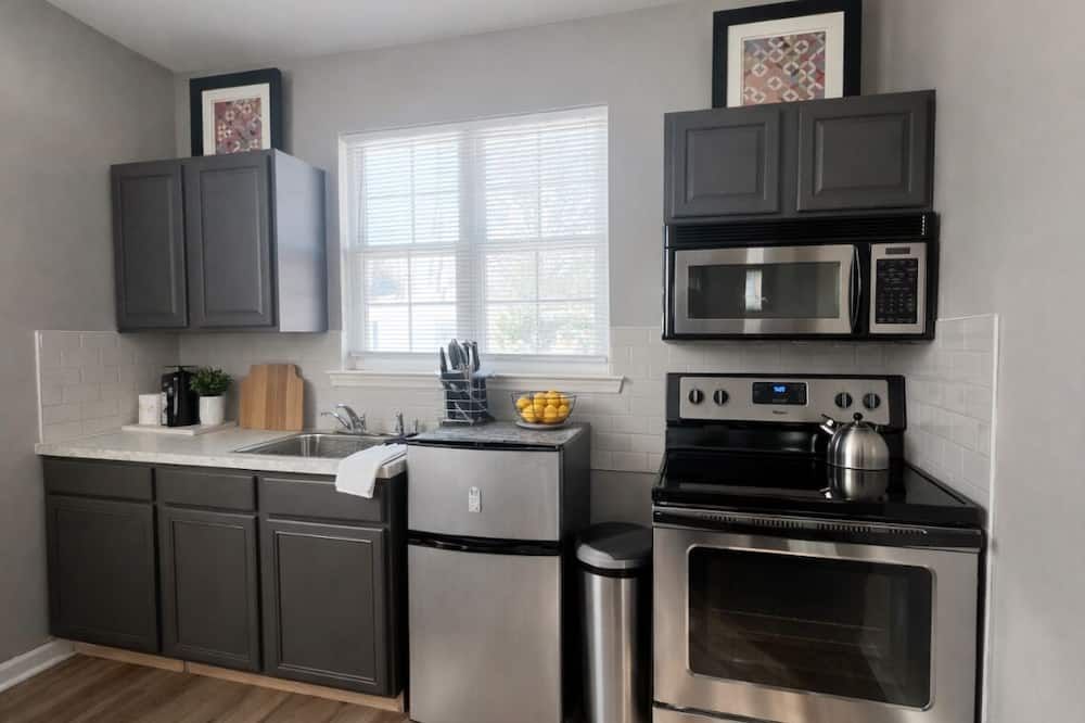 Clean & Quaint 1 BR Guest suite w/ private entrance in Winslow Township - Sicklerville - Cocina