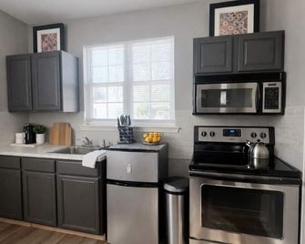 Clean & Quaint 1 BR Guest suite w/ private entrance in Winslow Township - Sicklerville - Cocina