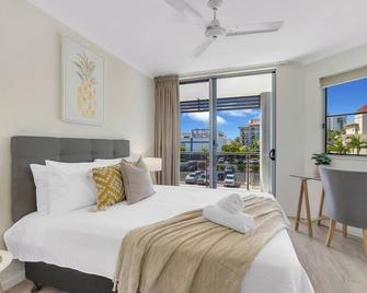 City Lights - Experience the Best of Cairns - Cairns - Bedroom