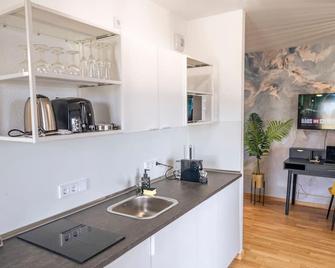 River Prime Studio - 5min to HBF - Wetzlar - Küche