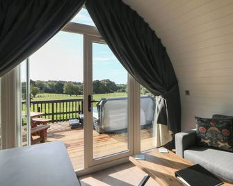 Belles View - Stoke-on-Trent - Living room