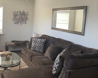 Lb Comfy Home - Paramount - Living room