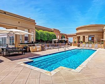 South Park Luxury Condo - שרלוט - בריכה