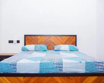 Three Bedroom Beachfront Villa - Tanga - Bedroom