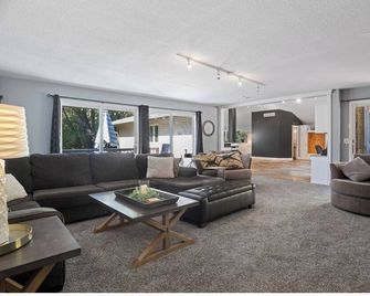 Large Recreational Retreat - Hudson - Wohnzimmer
