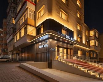 Zunyue Hotel (Xinjiang Street Metro Station Branch) - Harbin - Building