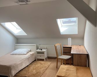 Cozy family apartment in the heart of Görlitz, also suitable for fitters - Görlitz - Bedroom