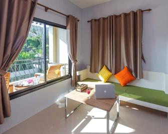 Happy Eight Resort Phuket - Rawai - Living room