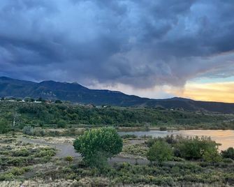 Western Slope Suites - Parachute - Outdoor view