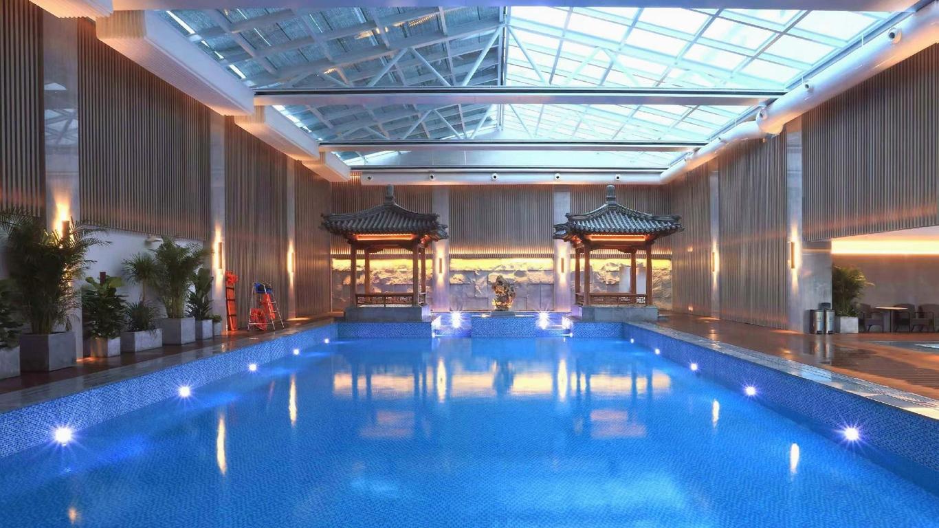 Auspicious Hotel