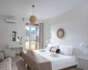 Alexander House Hotel - Agia Pelagia
