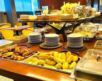 Hotel 3K Madrid - ליסבון - בופה
