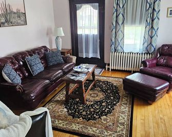 Guest house, Private and secure. - Schenectady - Obývací pokoj