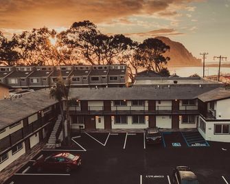 Blufftop Inn & Suites - Wharf/Restaurant District - Morro Bay - Edificio