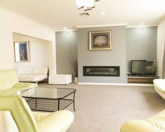 Hawthorn Holiday House - Hawthorn - Sala de estar
