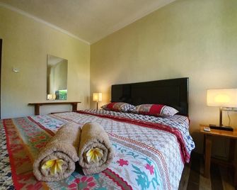 Timbis Homestay Bali - South Kuta - Bedroom