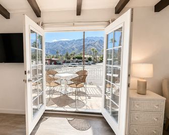 Mykonos Desert Suites - Palm Springs