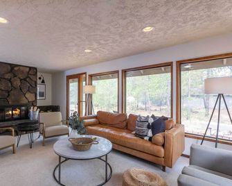 Flat11 - Modern Home, A/C, Hot Tub, Fireplace, Near Fort Rock Park - Sunriver - Sala de estar